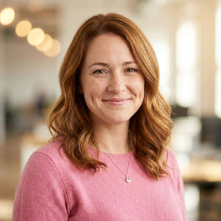 Emily Watson, indicada como responsable de Atención al Cliente en Cuotanexa Partners, en una imagen de perfil